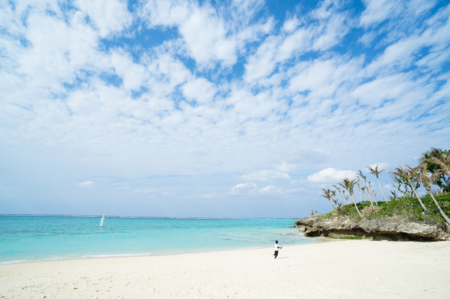 Один из пляжей острова Окинава. Фото: tourister.ru