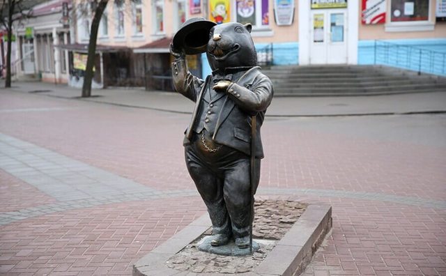 Скульптура Бобра https://trofei.by/index.php/articles/news/avtor-turisticheskogo-marshruta-evreyskiy-poluchil-krossover-geely-za-pobedu-v-konkurse-belarus-n
