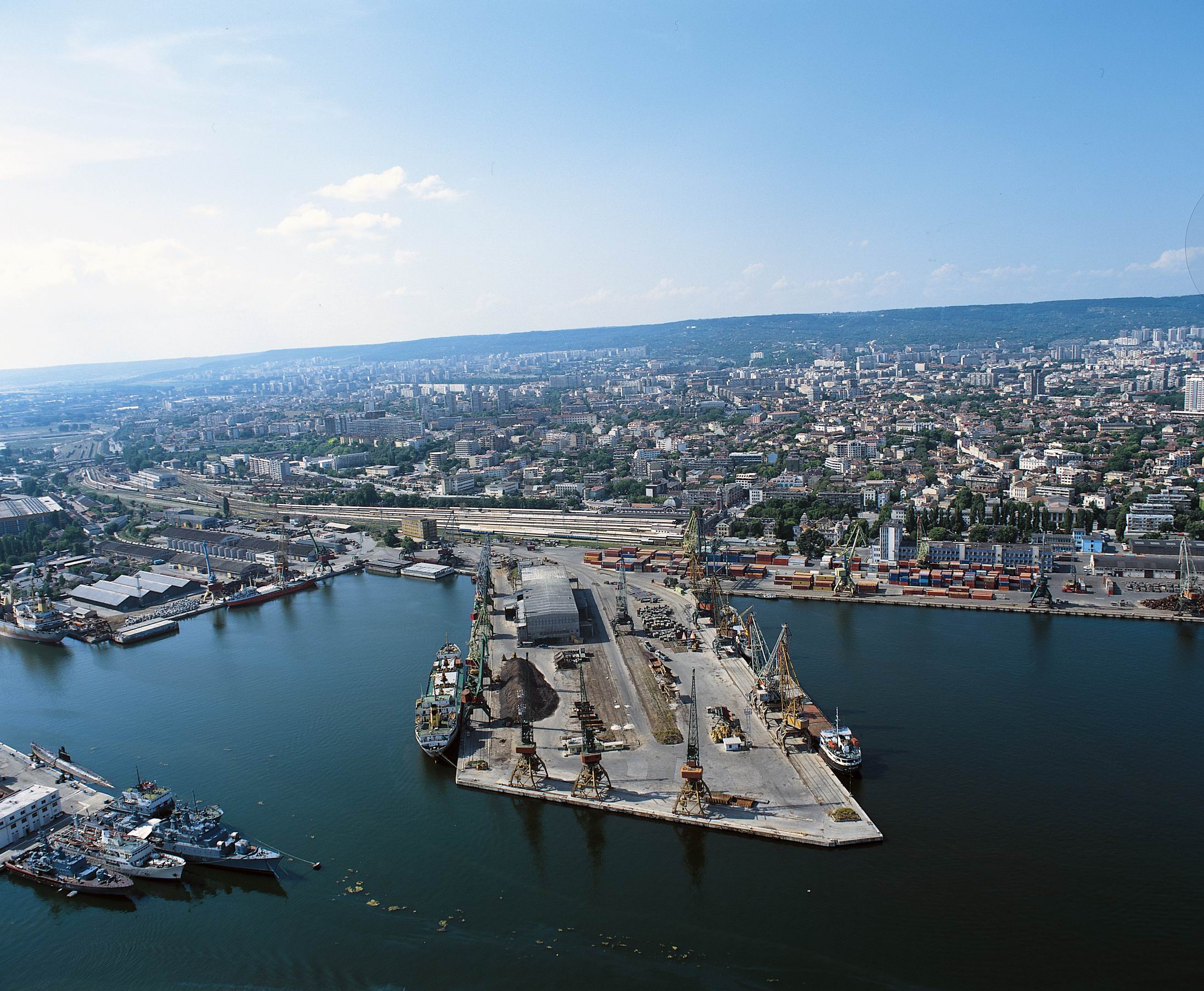Варна - и порт и курорт