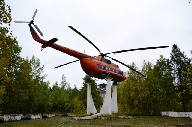 Памятник авиаторам в городе Печора